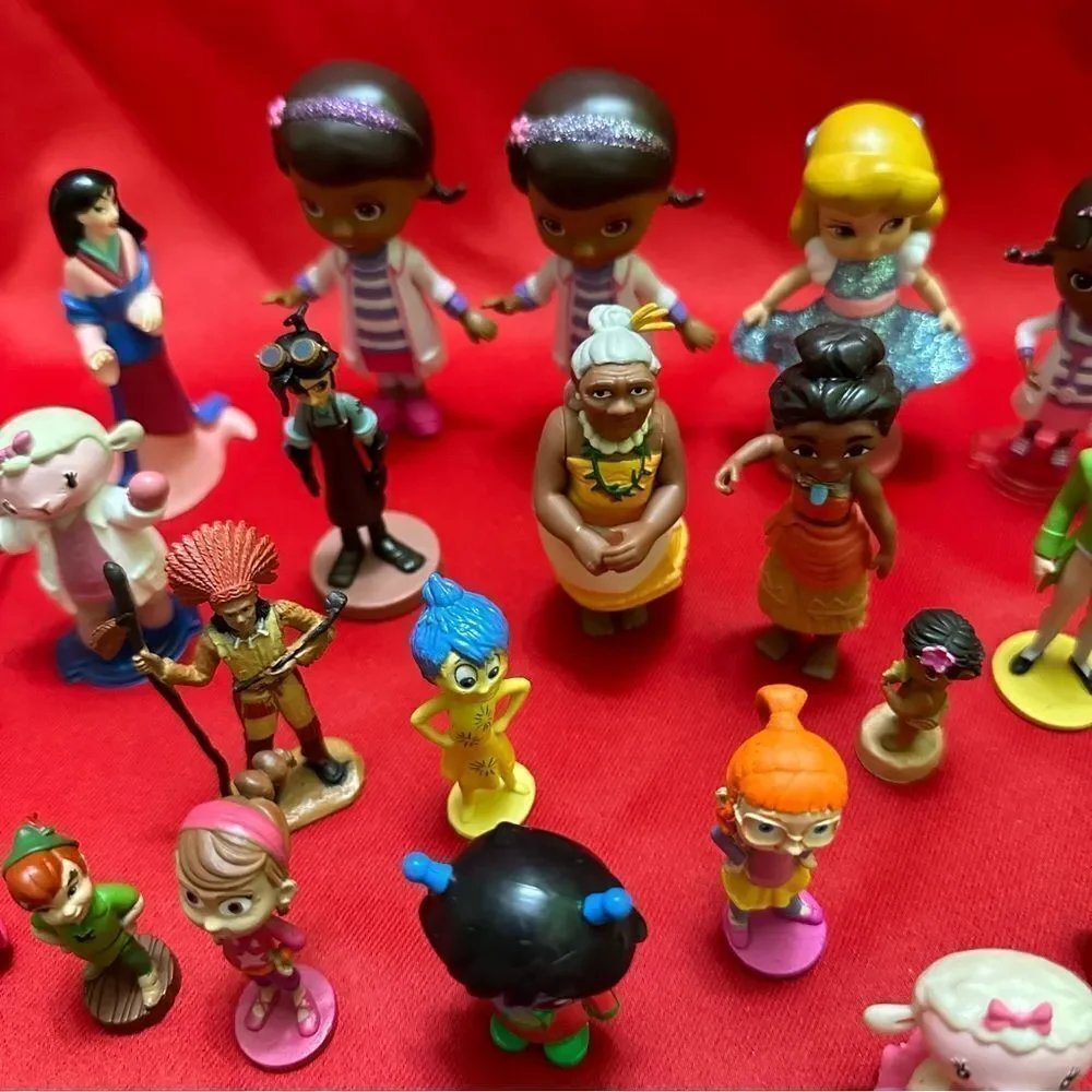 Disney Toppers cake lot
